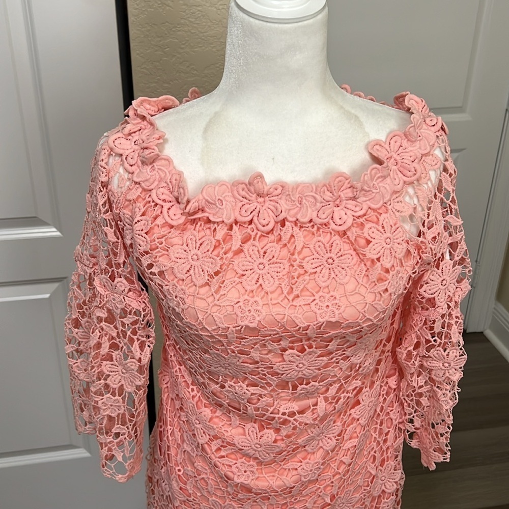Pink lace dress - Picture 2 of 8
